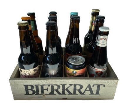 Een royaal bierkrat cadeau pakket met een assortiment van ambachtelijke bieren en bierglazen, smaakvol gepresenteerd en klaar om cadeau te geven